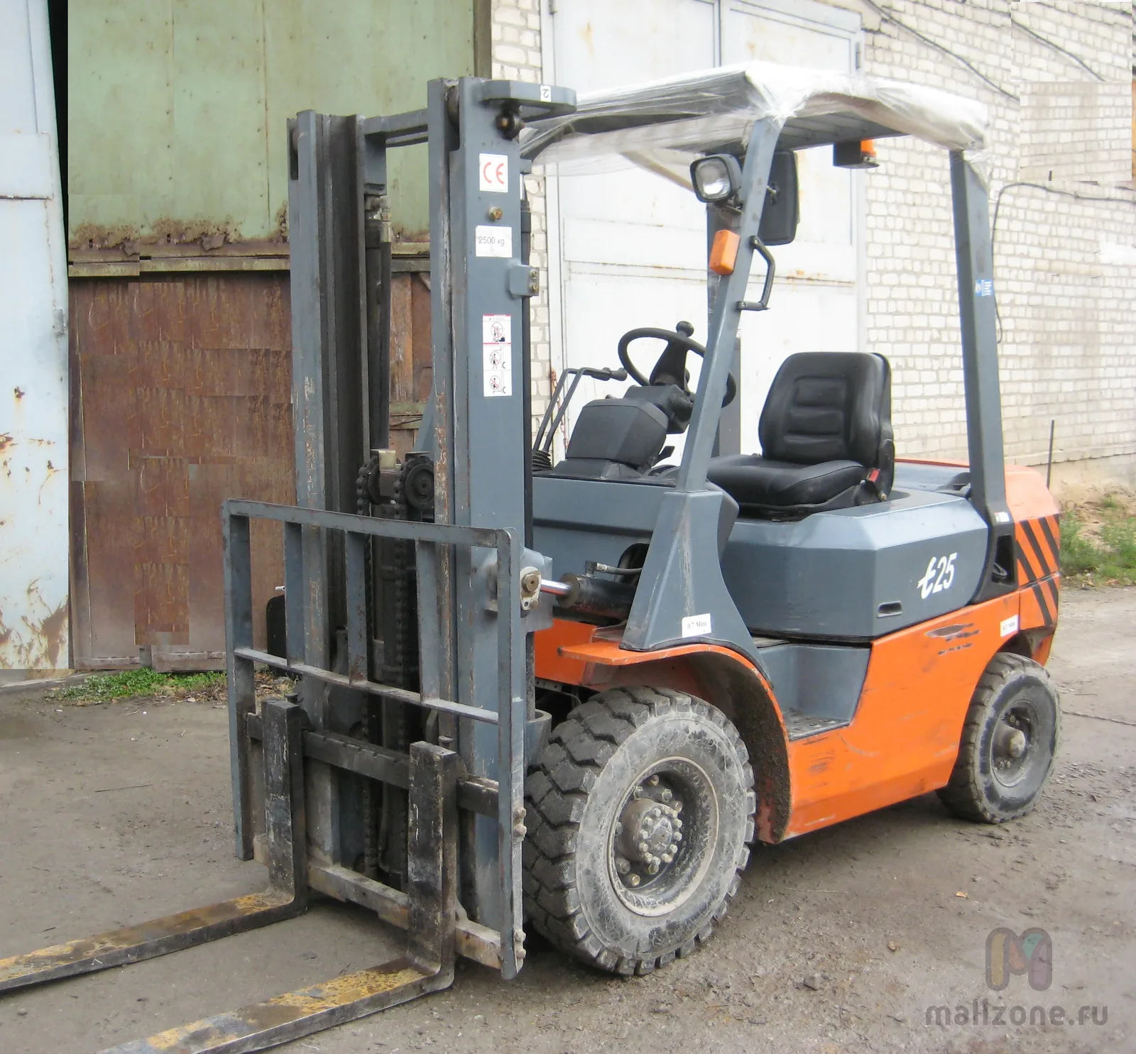 Продам вилочный погрузчик дизельный NISSAN (FT25) 3000 кг